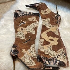 Vintage Steve Madden Luxe detailed boots.